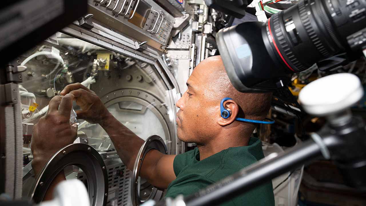 NASA astronaut and Expedition 64 Flight Engineer Victor Glover performs a sample exchange in the Microgravity Science Glovebox (MSG) as part of the Fiber Optic Production (FOP) experiment. FOP produces fiber optic cable in microgravity from a blend of elements called ZBLAN. Previous research suggests optical fibers produced in microgravity should exhibit superior qualities to those produced on Earth.